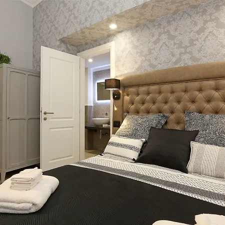 ゲストハウス Capricci Romani 4*