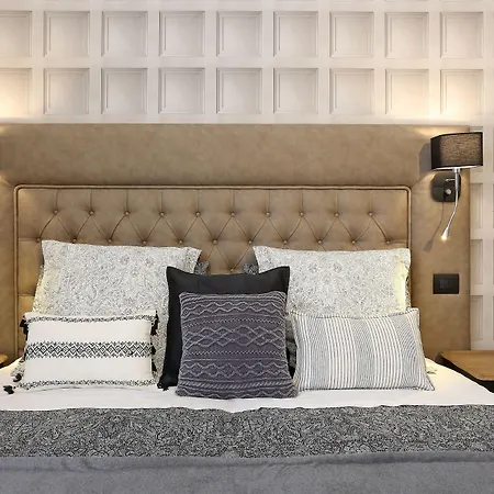 ゲストハウス Capricci Romani 4*